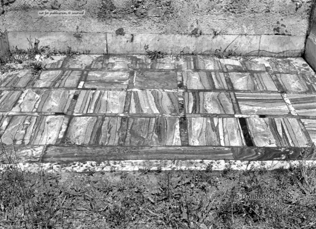 I.4.25 Pompeii. c.1930. Room/niche 45, with marble floor on north side of middle peristyle.
DAIR 41.285. Photo © Deutsches Archäologisches Institut, Abteilung Rom, Arkiv.
See Pernice, E.  1938. Pavimente und Figürliche Mosaiken: Die Hellenistische Kunst in Pompeji, Band VI. Berlin: de Gruyter, (described as “nische 45”, see tav. 29.4).