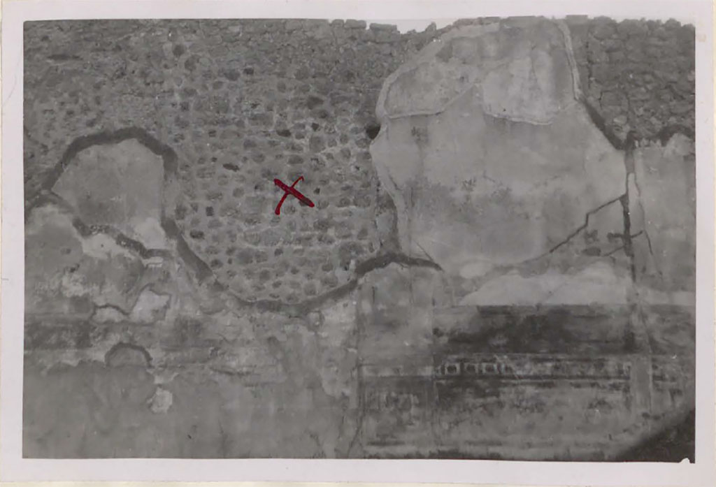 I.4.25 Pompeii. Pre-1943. Room 19, south wall of triclinium of Antiope.
“X” marks the spot where the recess remains after the painting was removed and transferred to the museum.
See Warscher, T. 1942. Catalogo illustrato degli affreschi del Museo Nazionale di Napoli. Sala LXXXII. Vol.4. Rome, Swedish Institute.