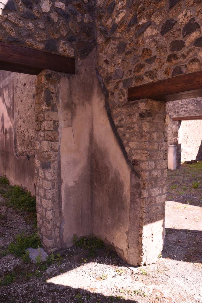 I.4.5 Pompeii. October 2019. 
Room 20, antechamber, looking into south-east corner, with doorway to room 20, cubiculum, on left, and across room 21, on right.
Foto Tobias Busen, ERC Grant 681269 DÉCOR.
