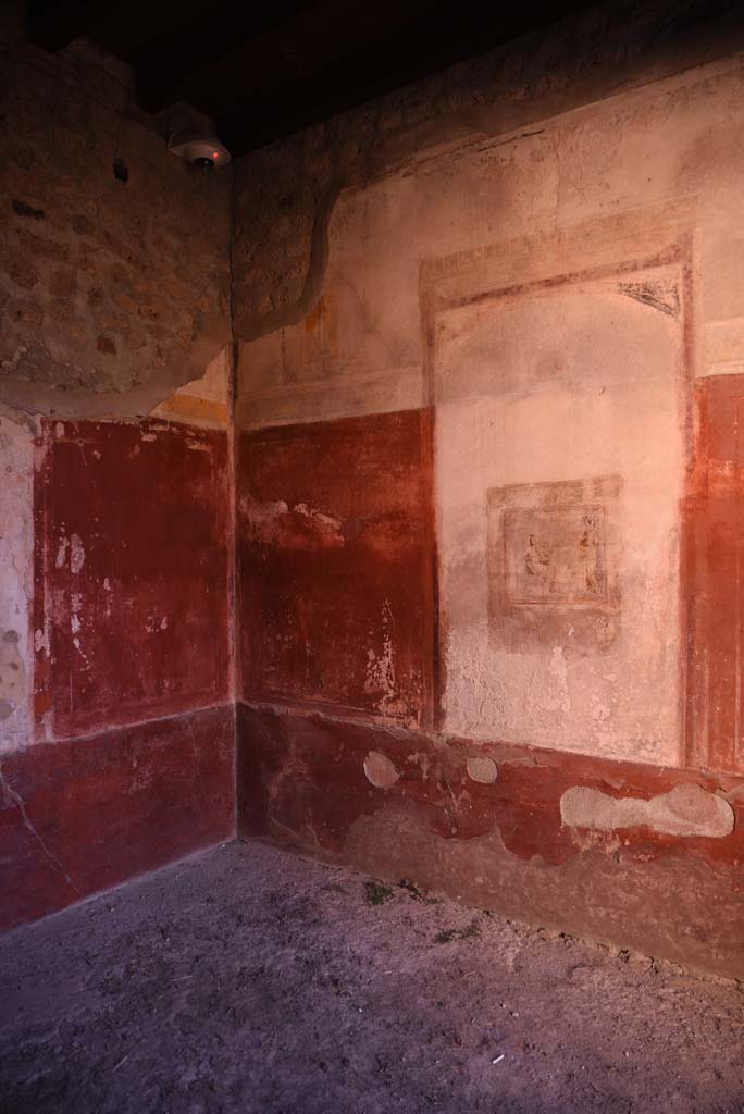 I.4.25 Pompeii. October 2019. 
Room 23, looking towards south-east corner and south wall.
Foto Tobias Busen, ERC Grant 681269 DÉCOR.