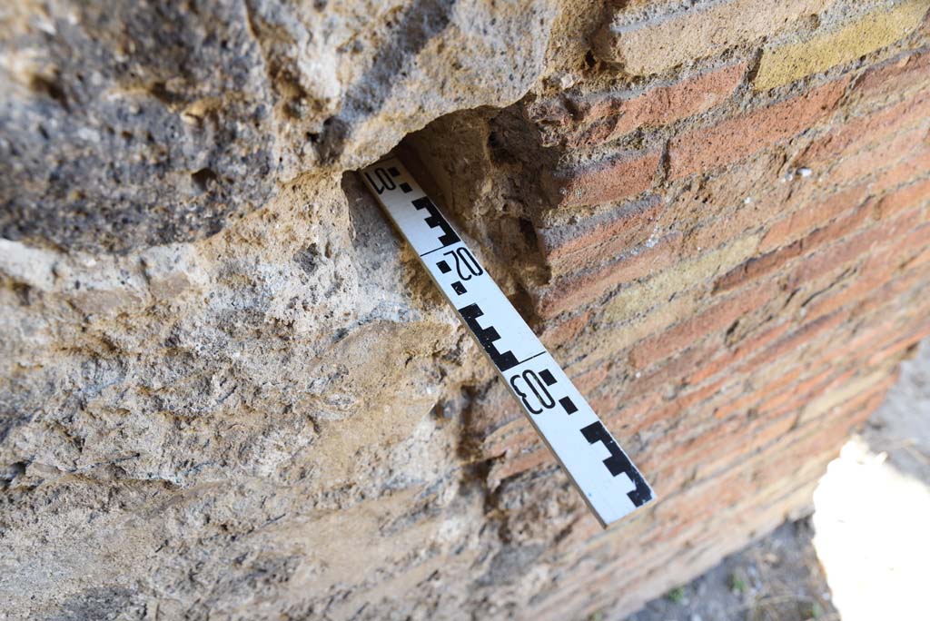 I.4.25 Pompeii. September 2020. Room 24, detail from west end of south wall.   
Foto Tobias Busen, ERC Grant 681269 DÉCOR.