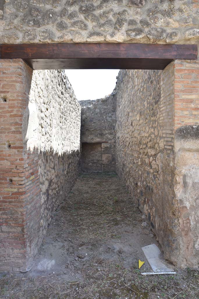 I.4.25 Pompeii. September 2020. 
Room 25, looking south along corridor to servants’ quarters with stables at I.4.28
Foto Tobias Busen, ERC Grant 681269 DÉCOR.