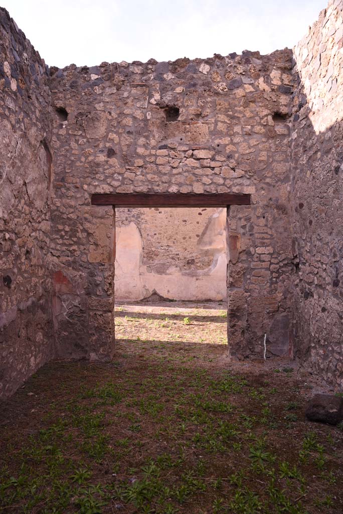 I.4.25 Pompeii. October 2019. 
Room 30, looking north to entrance doorway, and across room 21.
Foto Tobias Busen, ERC Grant 681269 DÉCOR.