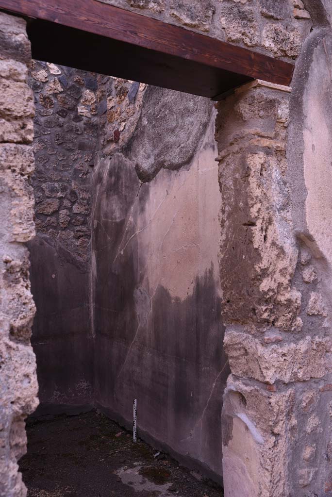 I.4.25 Pompeii. October 2019.
Unnumbered room next to room 30, (?room 66, cubiculum). Looking towards west wall.
Foto Tobias Busen, ERC Grant 681269 DÉCOR.