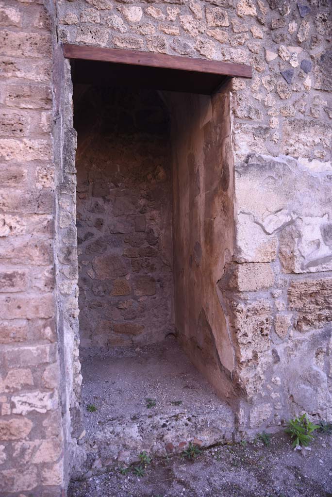 I.4.25 Pompeii. October 2019. Room 31, looking south towards lararium or repository.
Foto Tobias Busen, ERC Grant 681269 DÉCOR.