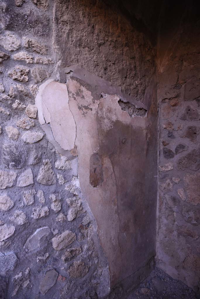 I.4.5 Pompeii. October 2019. Room 31, east wall in south-east corner.
Foto Tobias Busen, ERC Grant 681269 DÉCOR.