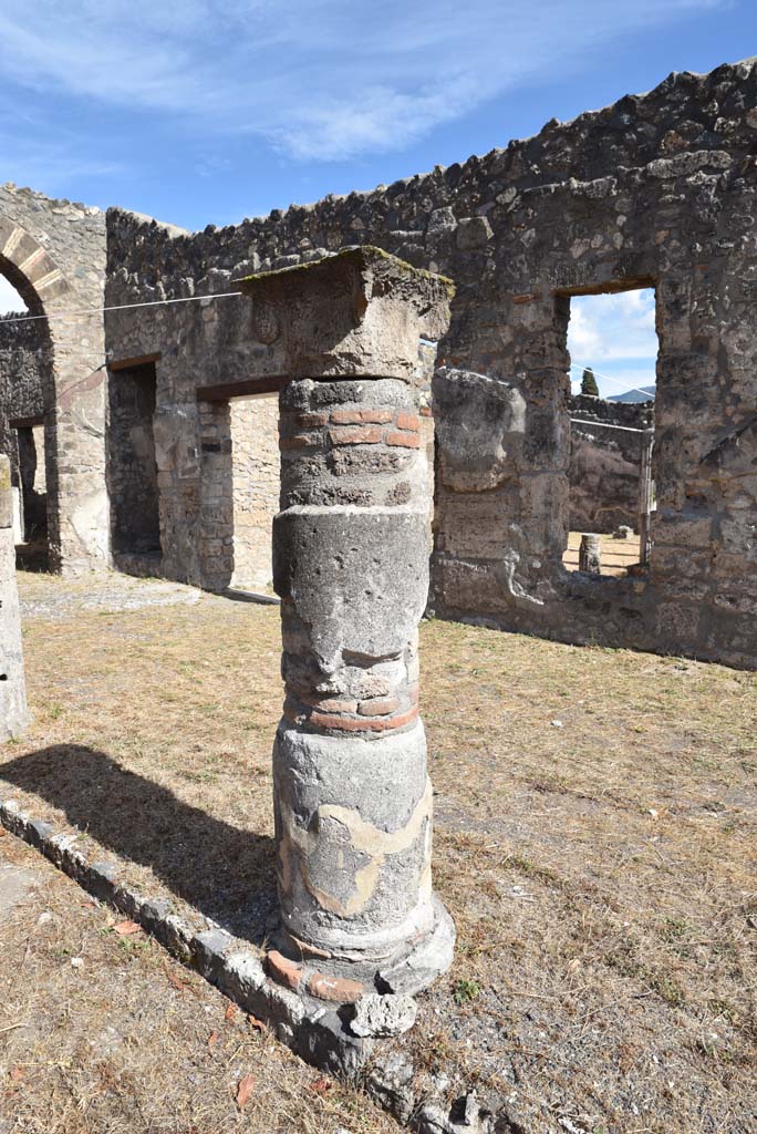 I.4.25 Pompeii. September 2020. Middle Peristyle 17, detail of column on south portico. 
Foto Tobias Busen, ERC Grant 681269 DÉCOR