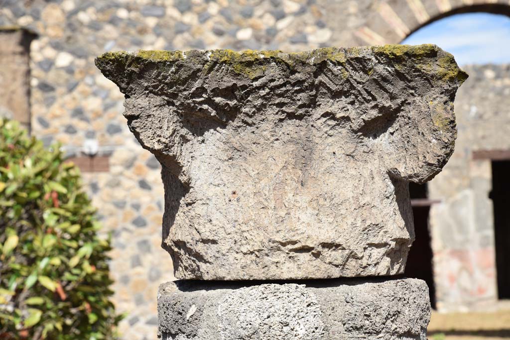 I.4.25 Pompeii. September 2020. Middle Peristyle 17, detail of column on south portico. 
Foto Tobias Busen, ERC Grant 681269 DÉCOR