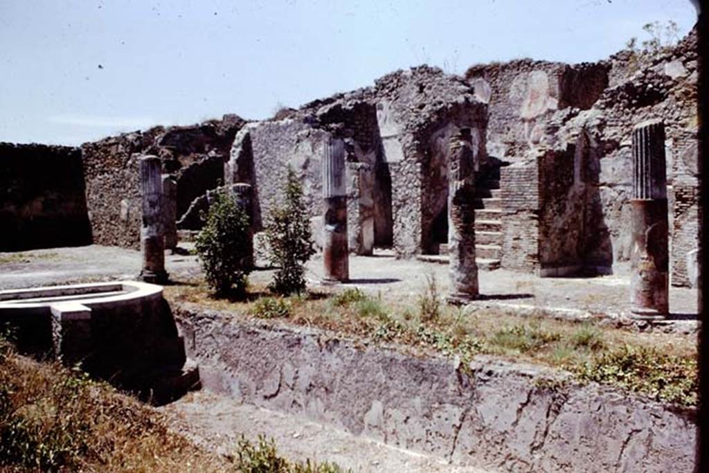 I.4.25 Pompeii. 1966. Looking north-west from south side of middle peristyle 17. Photo by Stanley A. Jashemski.
Source: The Wilhelmina and Stanley A. Jashemski archive in the University of Maryland Library, Special Collections (See collection page) and made available under the Creative Commons Attribution-Non Commercial License v.4. See Licence and use details.
J66f0563