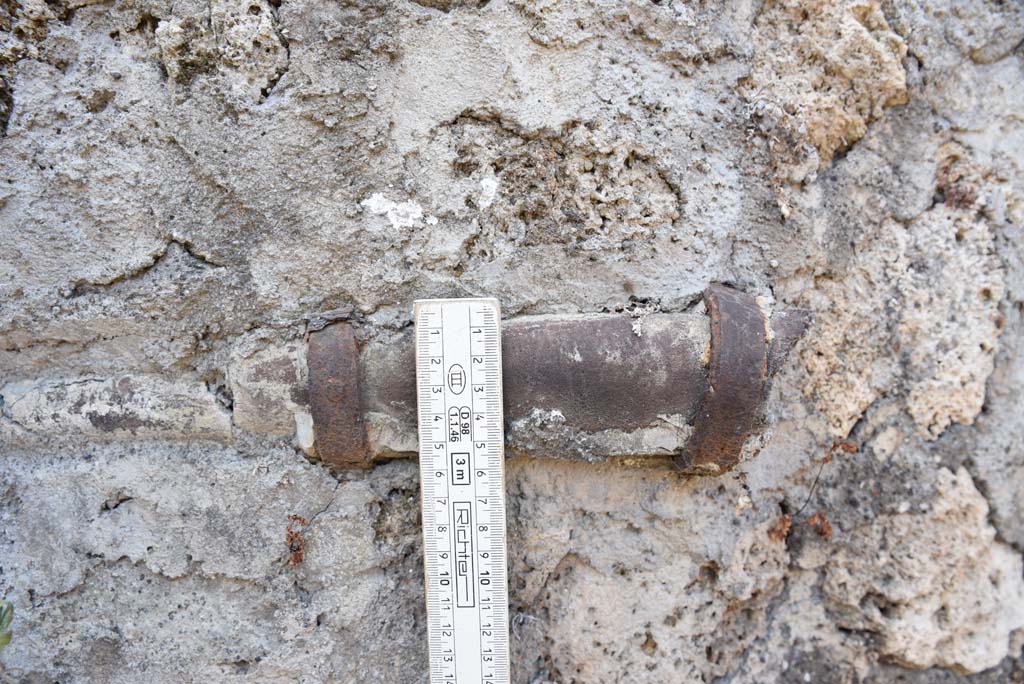I.4.25 Pompeii. September 2020. Middle Peristyle 17, detail of lead pipe from rear east wall of pool.     
Foto Tobias Busen, ERC Grant 681269 DÉCOR