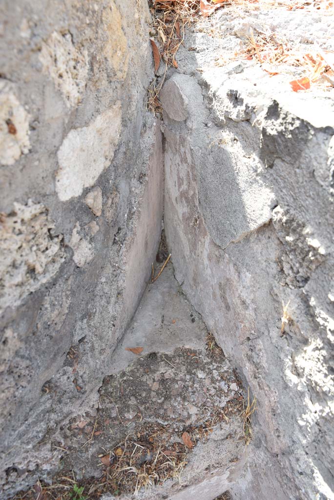 I.4.25 Pompeii. September 2020. Middle Peristyle 17, detail from north end of rear of pool.      
Foto Tobias Busen, ERC Grant 681269 DÉCOR