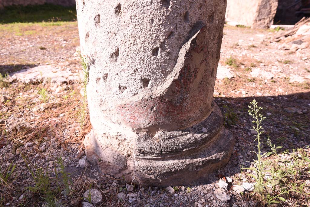 I.4.25 Pompeii. October 2019. Middle Peristyle 17, detail of base of column on west portico. 
Foto Tobias Busen, ERC Grant 681269 DÉCOR