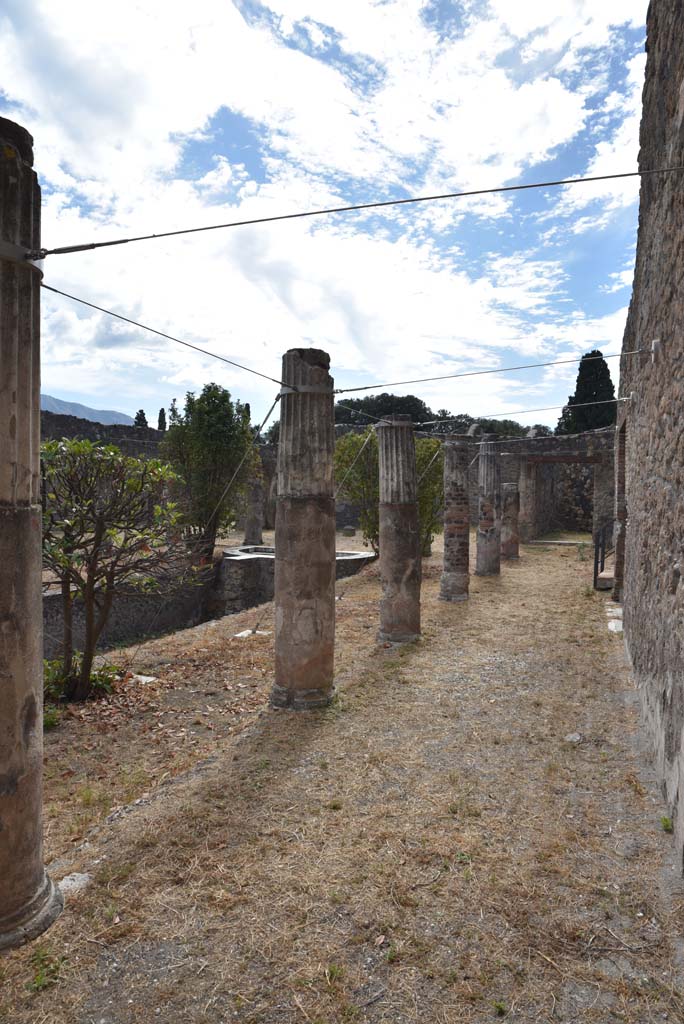 I.4.25 Pompeii. September 2020. Middle Peristyle 17, looking west along north portico.  
Foto Tobias Busen, ERC Grant 681269 DÉCOR