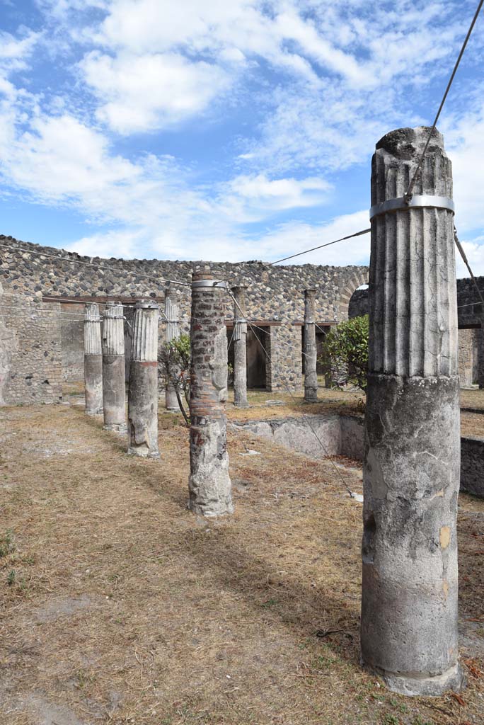 I.4.25 Pompeii. September 2020. Middle Peristyle 17, looking south-east towards east end from north portico. 
Foto Tobias Busen, ERC Grant 681269 DÉCOR