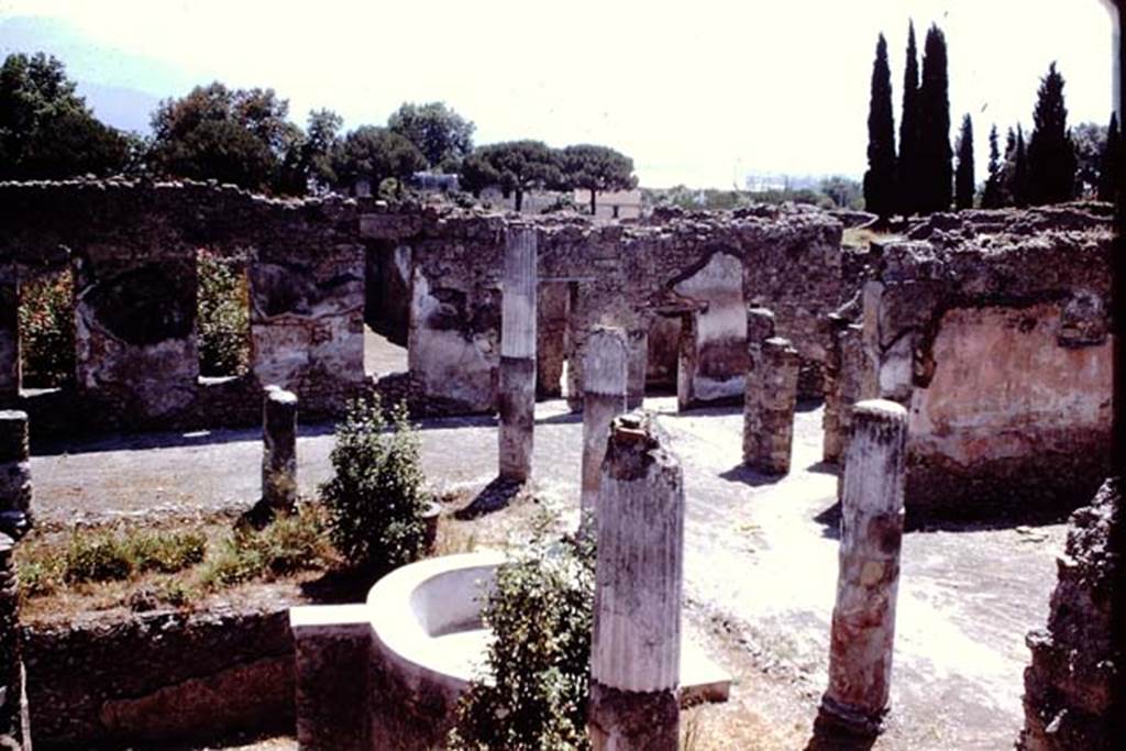 I.4.25 Pompeii. 1966. View of west end of middle peristyle 17 from stairs to upper peristyle 56. Photo by Stanley A. Jashemski.
Source: The Wilhelmina and Stanley A. Jashemski archive in the University of Maryland Library, Special Collections (See collection page) and made available under the Creative Commons Attribution-Non-Commercial License v.4. See Licence and use details.
J66f0561