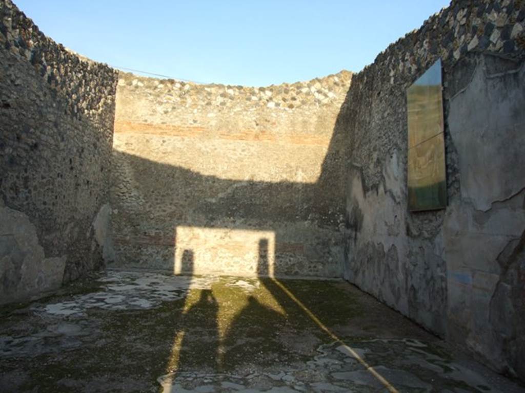 I.4.25 Pompeii. December 2007. Room 19, triclinium of Antiope. Looking east from entrance doorway. 
In this room was found a painting of Antiope sleeping by a stream. There are remains of a mosaic floor.