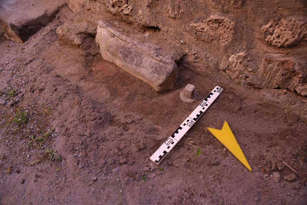 I.4.25/I.4.5 Pompeii. October 2019. 
Corridor 13A, or unnumbered corridor on north side of room 13, detail of lead pipe near west wall.
Foto Tobias Busen, ERC Grant 681269 DÉCOR.
