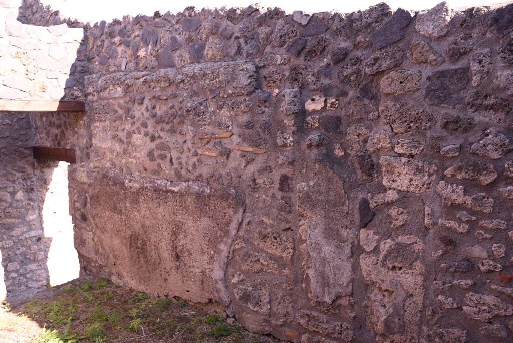 I.4.25/I.4.5 Pompeii. October 2019. 
Looking along south wall from room 39 into room 38, with doorway down steps into Corridor 13A or unnumbered corridor, on left.
Foto Tobias Busen, ERC Grant 681269 DÉCOR.