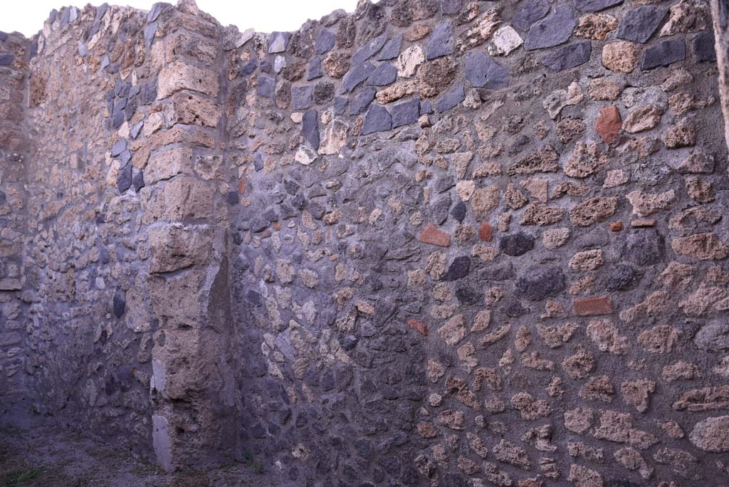 I.4.25/I.4.5 Pompeii. October 2019. Apodyterium 38, north wall, looking west into room 39, on left.
Foto Tobias Busen, ERC Grant 681269 DÉCOR.