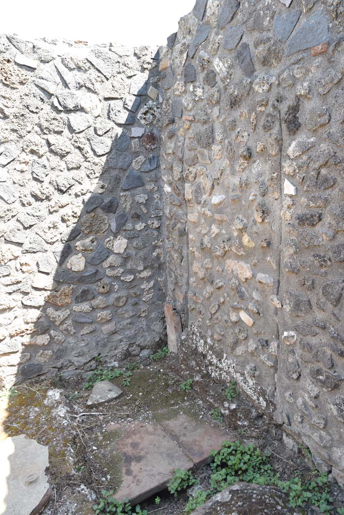 I.4.25/I.4.5 Pompeii. September 2020. Tepidarium 40, south-east corner.
Foto Tobias Busen, ERC Grant 681269 DÉCOR.