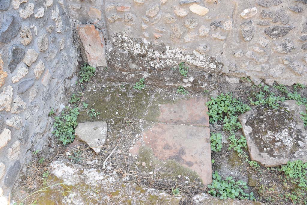 I.4.25/I.4.5 Pompeii. September 2020. Tepidarium 40, looking south in south-east corner.
Foto Tobias Busen, ERC Grant 681269 DÉCOR.