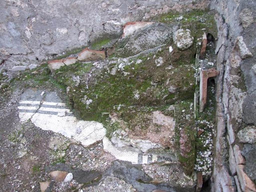 I.4.25 /I.4.5 Pompeii. December 2007. 
Room 41, north-west corner. Remains of ducted wall heating tiles, and mosaic floor, for baths area.