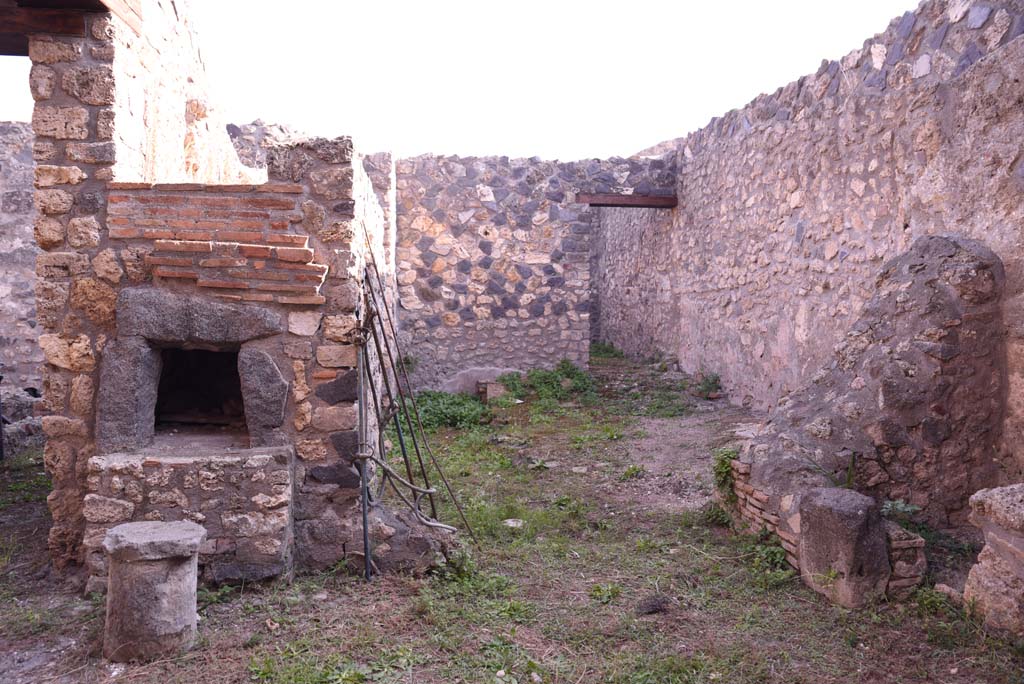 I.4.25/I.4.5 Pompeii. October 2019. Kitchen 42, looking south towards demolished wall, into room 41, calidarium of baths’ area.
Foto Tobias Busen, ERC Grant 681269 DÉCOR.