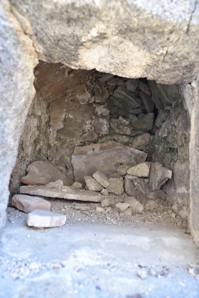 I.4.25/I.4.5 Pompeii. September 2020. Kitchen 42, looking south inside of oven.
Foto Tobias Busen, ERC Grant 681269 DÉCOR.