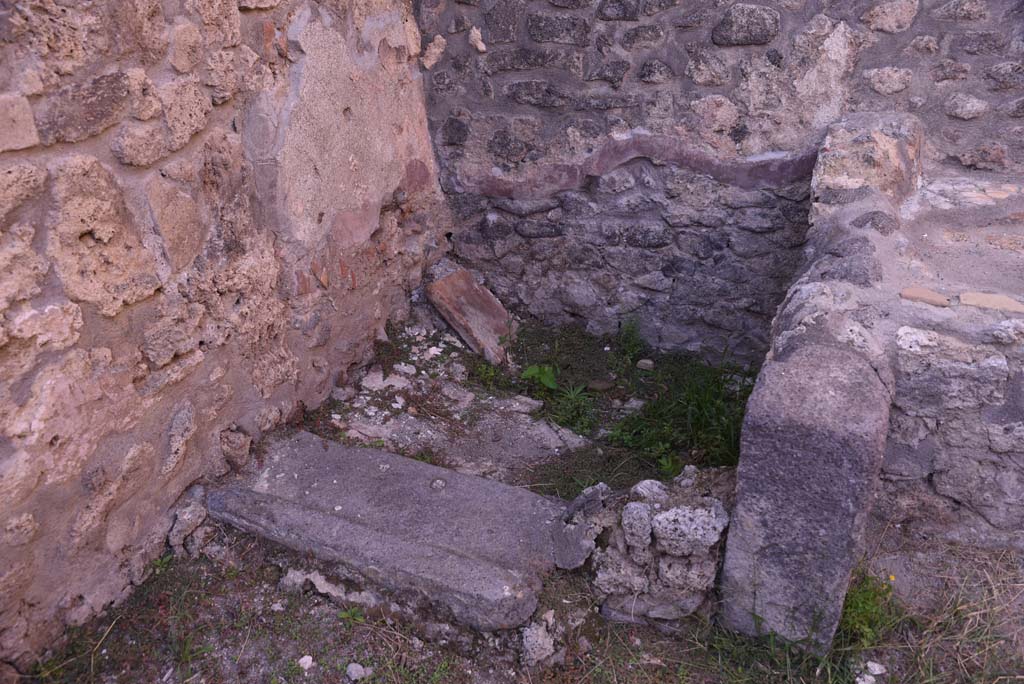 I.4.25/I.4.5 Pompeii. October 2019. Kitchen 42, latrine in north-west corner.
Foto Tobias Busen, ERC Grant 681269 DÉCOR.