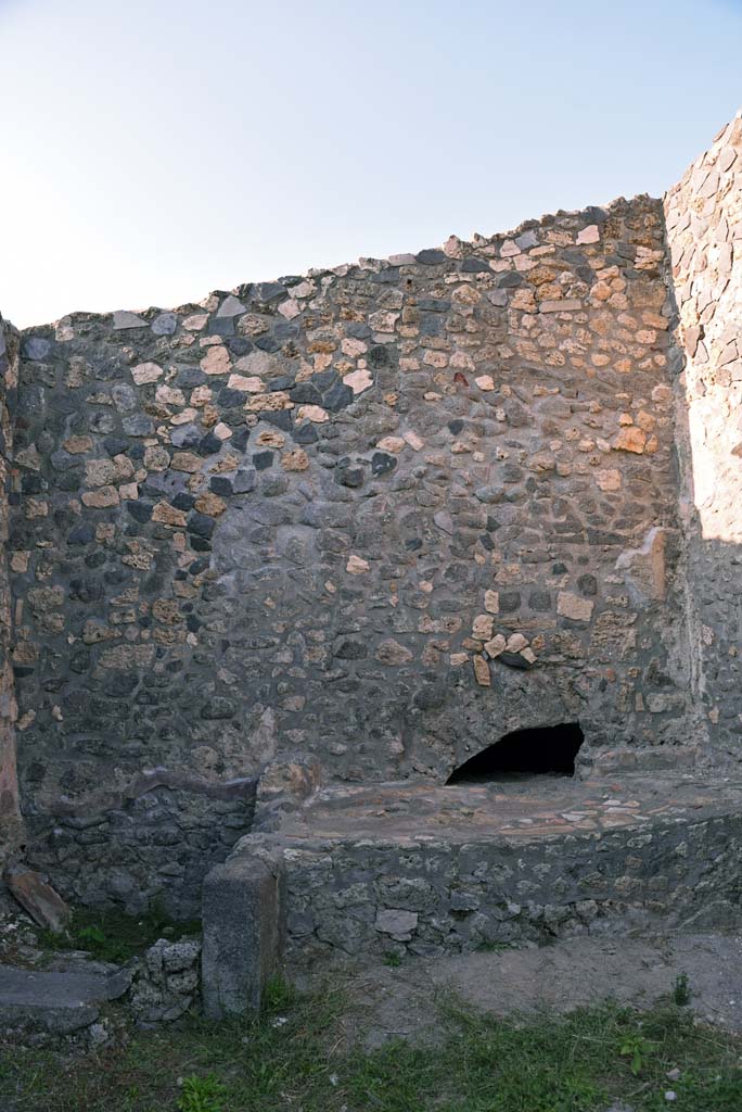 I.4.25/I.4.5 Pompeii. October 2019. 
Kitchen 42, looking towards hearth against north wall, with latrine, on left.
Foto Tobias Busen, ERC Grant 681269 DÉCOR.