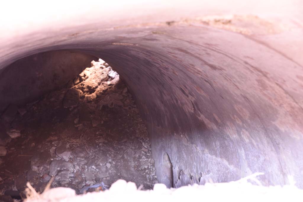 I.4.25/I.4.5 Pompeii. October 2019. Kitchen 42, detail inside vaulted area behind hearth.
Foto Tobias Busen, ERC Grant 681269 DÉCOR.