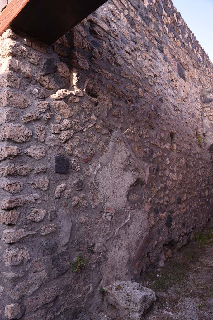 I.4.25/I.4.5 Pompeii. October 2019.  
Unnumbered corridor/room, looking east along north wall. 
Foto Tobias Busen, ERC Grant 681269 DÉCOR.