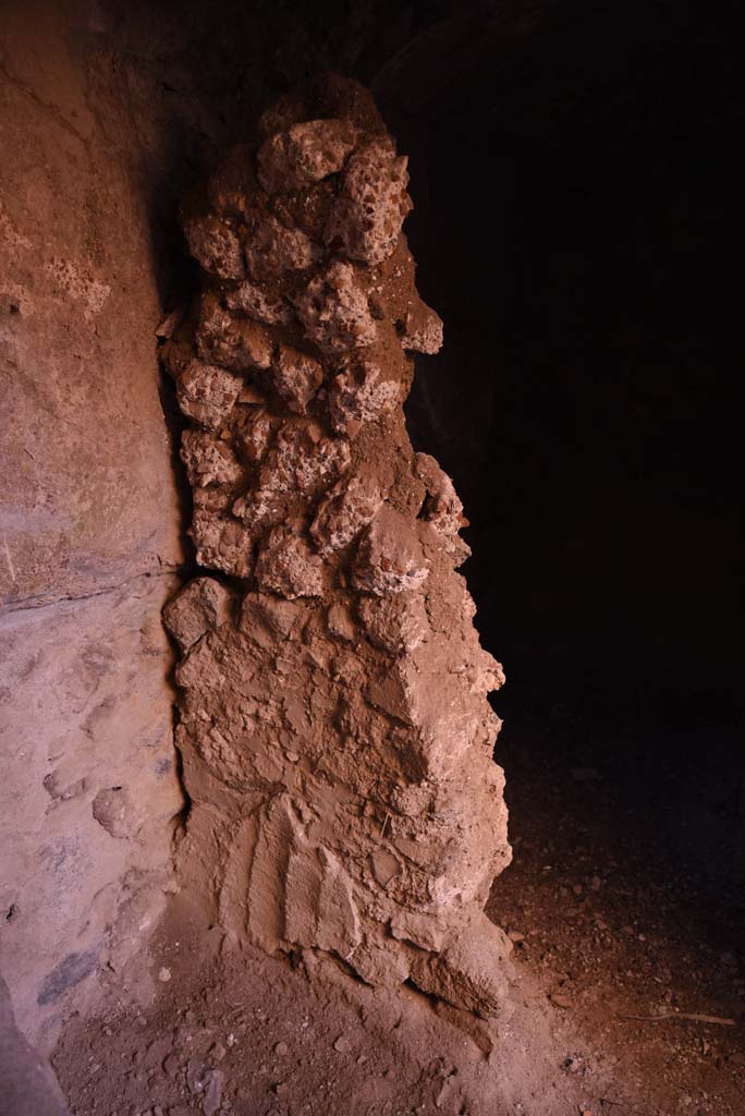 I.4.25/I.4.5 Pompeii. October 2019. 
Unnumbered corridor/room, looking south to detail of separating wall between areas. 
Foto Tobias Busen, ERC Grant 681269 DÉCOR.
