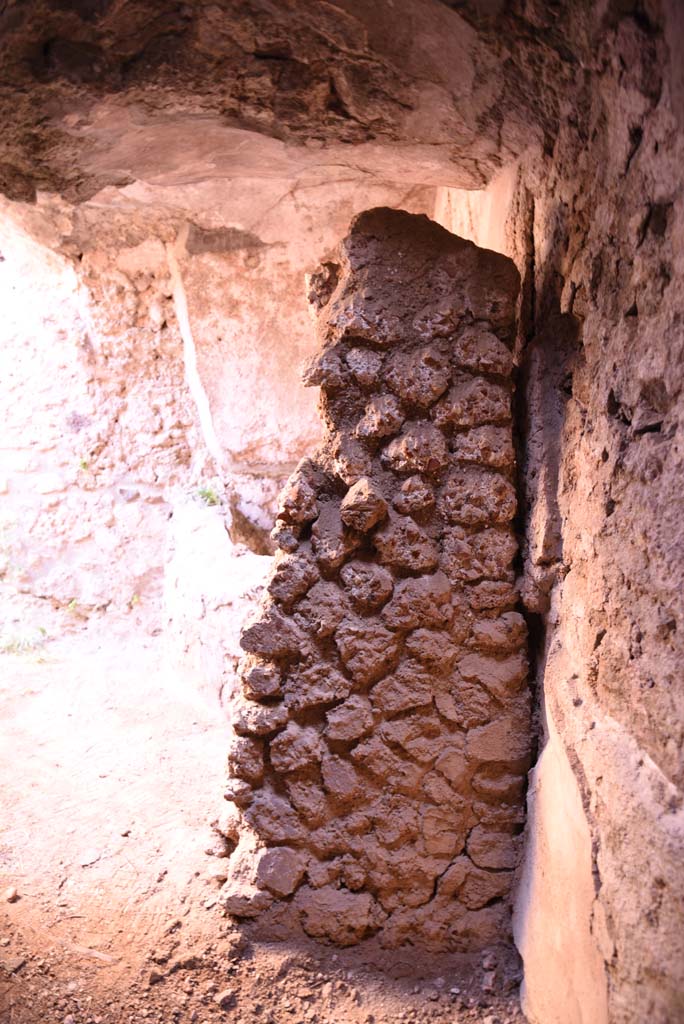 I.4.25/I.4.5 Pompeii. October 2019. 
Unnumbered corridor/room, looking north to detail of separating wall between areas. 
Foto Tobias Busen, ERC Grant 681269 DÉCOR.