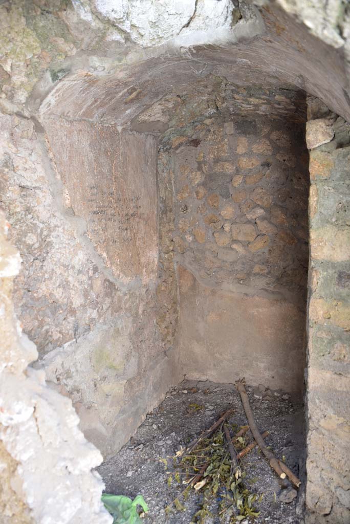 I.4.25/I.4.5 Pompeii. October 2019. 
Unnumbered corridor/room, looking south-east in second vaulted area.
Foto Tobias Busen, ERC Grant 681269 DÉCOR.