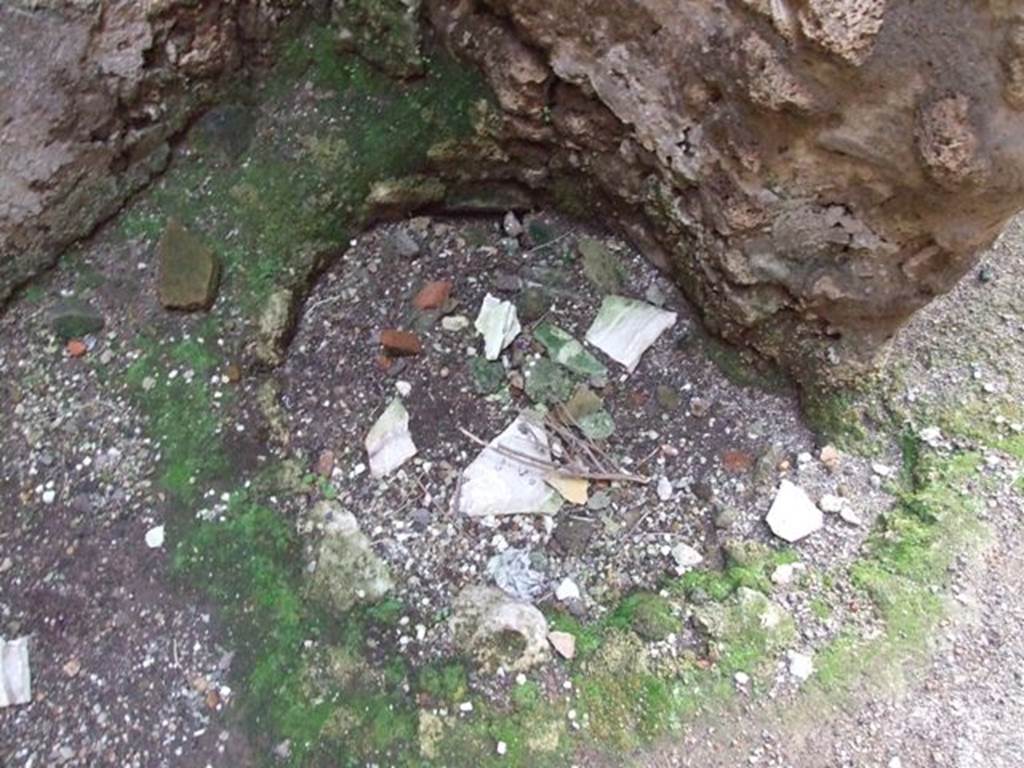 I.4.25/I.4.5 Pompeii. December 2007. Unnumbered corridor/room, on east side of room 42, circular stone feature in floor.