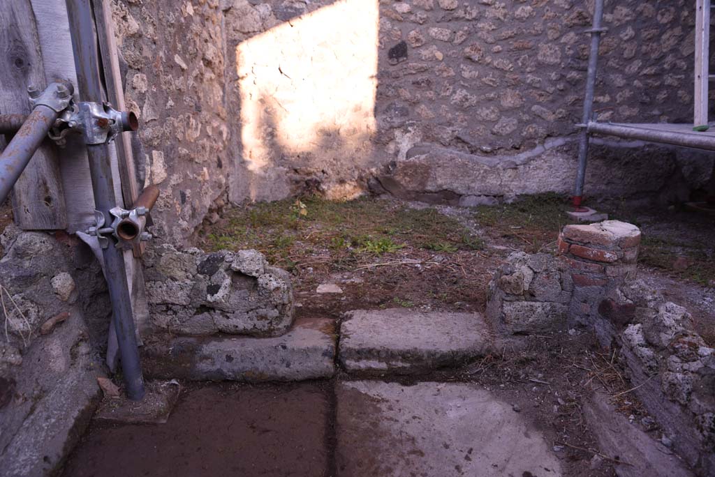 I.4.25/I.4.5 Pompeii. October 2019. Atriolo 43, looking towards small north wall around impluvium.
Foto Tobias Busen, ERC Grant 681269 DÉCOR.