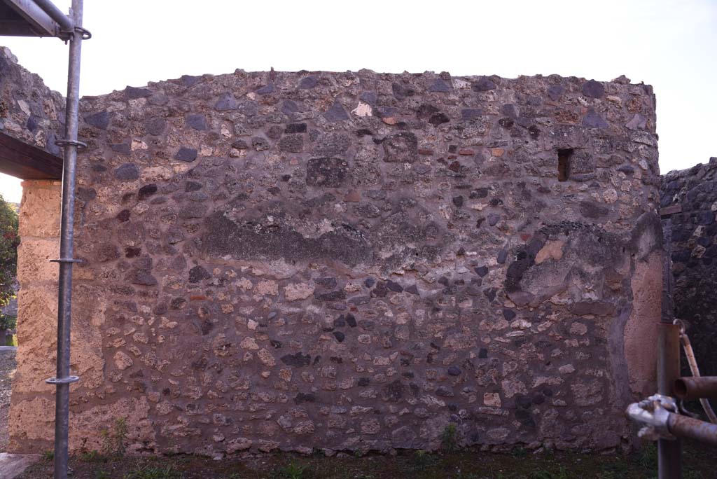 I.4.25/I.4.5 Pompeii. October 2019. Atriolo 43, looking towards south wall. 
Foto Tobias Busen, ERC Grant 681269 DÉCOR.