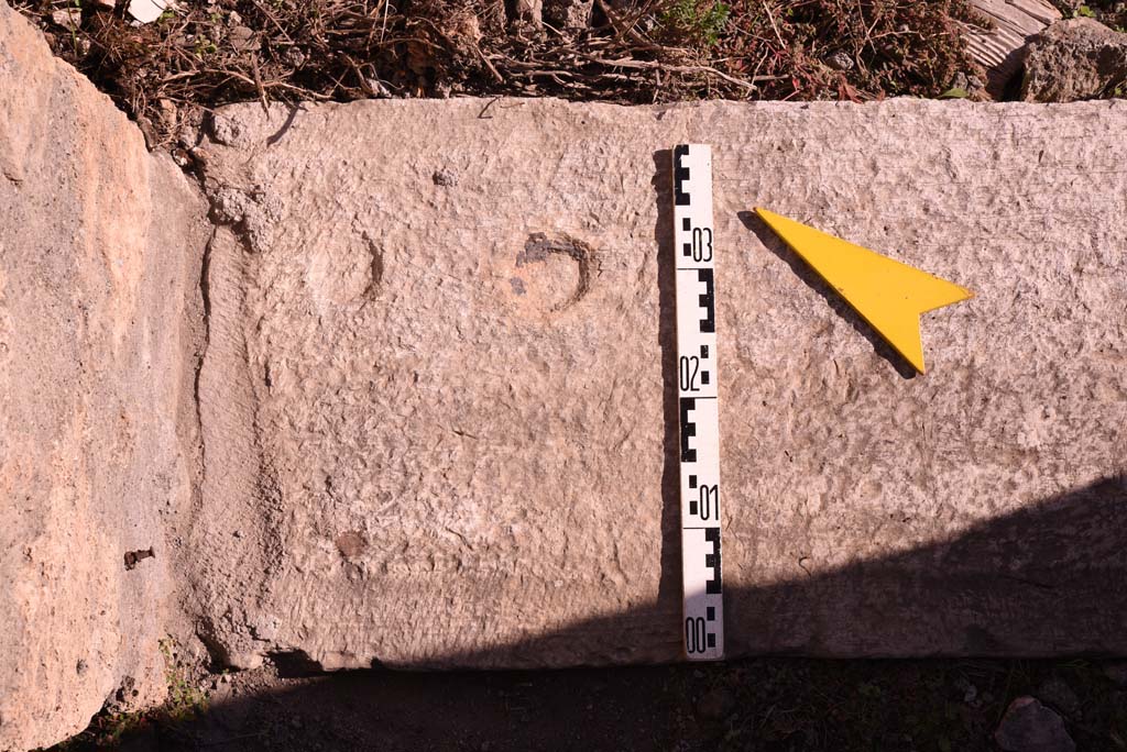 I.4.25/I.4.5 Pompeii. October 2019. Atriolo 43, detail of doorway threshold from north end.  
Foto Tobias Busen, ERC Grant 681269 DÉCOR.