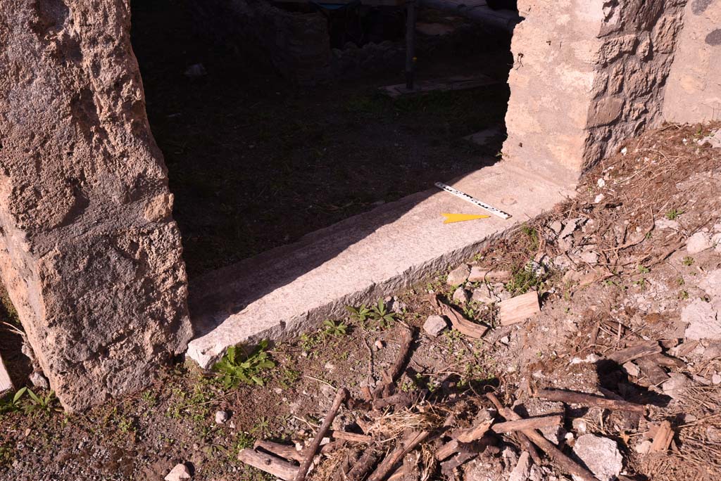 I.4.25/I.4.5 Pompeii. October 2019. Middle Peristyle 17, doorway into Atriolo 43, looking north-west.  
Foto Tobias Busen, ERC Grant 681269 DÉCOR.
I.4.25/I.4.5 Pompeii. October 2019. Middle Peristyle 17, doorway into Atriolo 43, looking north-west.  
Foto Tobias Busen, ERC Grant 681269 DÉCOR.