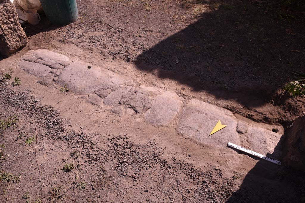 I.4.25 Pompeii. October 2019. Looking south across threshold, from atrium 47, onto north portico of peristyle 56, on right.
Foto Tobias Busen, ERC Grant 681269 DÉCOR