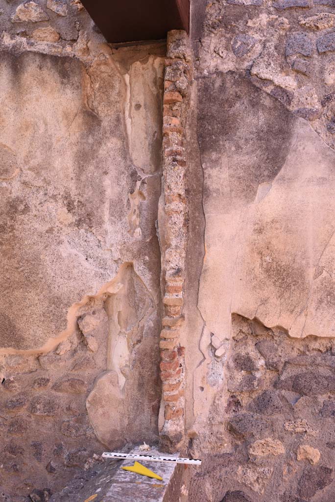 I.4.25 Pompeii. October 2019. 
Upper Peristyle 56, detail from west wall in north-west corner, with window sill in south wall,.
Foto Tobias Busen, ERC Grant 681269 DÉCOR