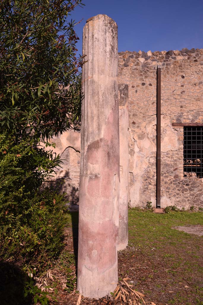 I.4.25 Pompeii. October 2019. Upper Peristyle 56, looking north along east portico.
Foto Tobias Busen, ERC Grant 681269 DÉCOR.