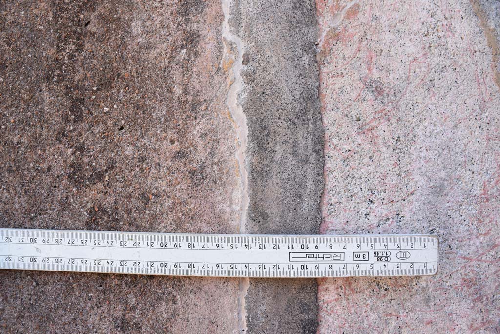 I.4.25 Pompeii. September 2020. Room 58, detail from east wall in south-east corner. 
Foto Tobias Busen, ERC Grant 681269 DÉCOR.