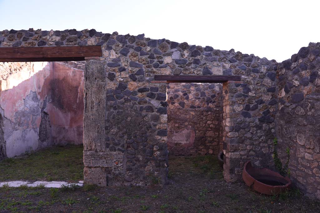 I.4.25 Pompeii. October 2019. Upper peristyle 56, east end, with doorway to room 59, on right.
Foto Tobias Busen, ERC Grant 681269 DÉCOR