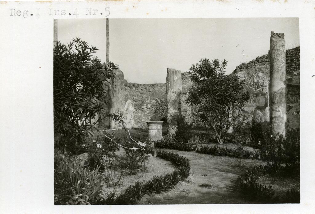 I.4.5/I.4.25 Pompeii. Pre-1937-39. Looking across the upper peristyle.
Photo courtesy of American Academy in Rome, Photographic Archive. Warsher collection no. 1766.