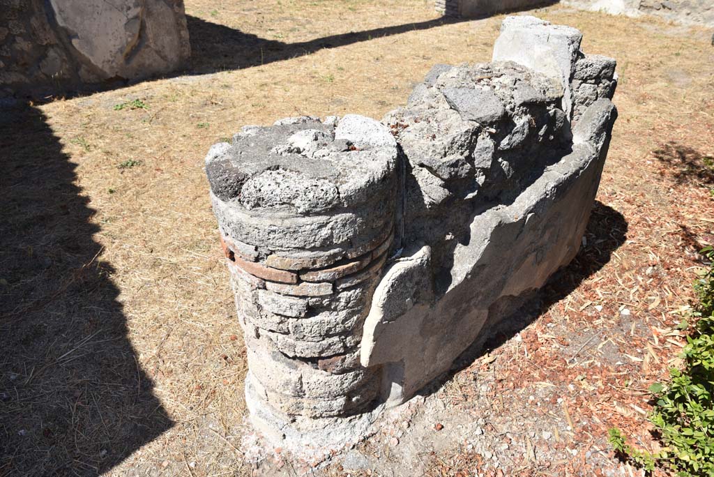 I.4.25 Pompeii. September 2020. Upper Peristyle 56, looking west towards vestibule area. 
Foto Tobias Busen, ERC Grant 681269 DÉCOR