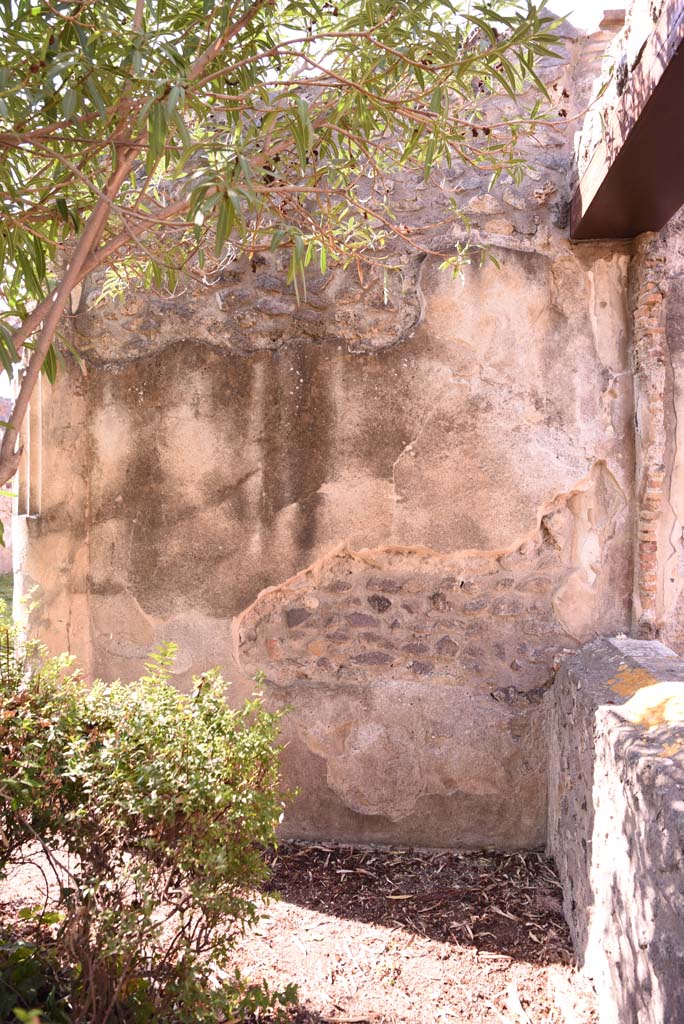 I.4.25 Pompeii. October 2019. Upper Peristyle 56, looking west to wall at side of window in north-west corner.
Foto Tobias Busen, ERC Grant 681269 DÉCOR