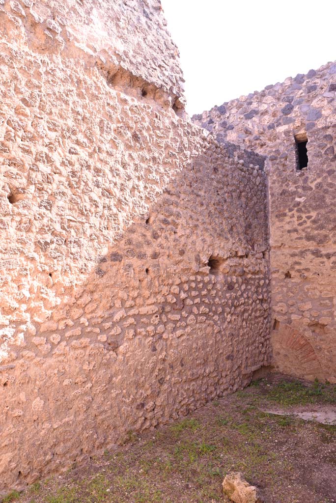 I.4.26 Pompeii. October 2019. East wall with upper floors.
Foto Tobias Busen, ERC Grant 681269 DÉCOR.