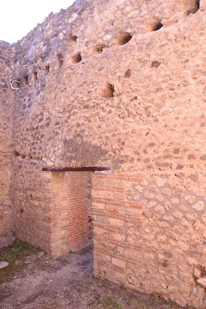 I.4.26 Pompeii. October 2019. 
Looking south along west wall of drying room, with doorway into shop-room.
Foto Tobias Busen, ERC Grant 681269 DÉCOR.